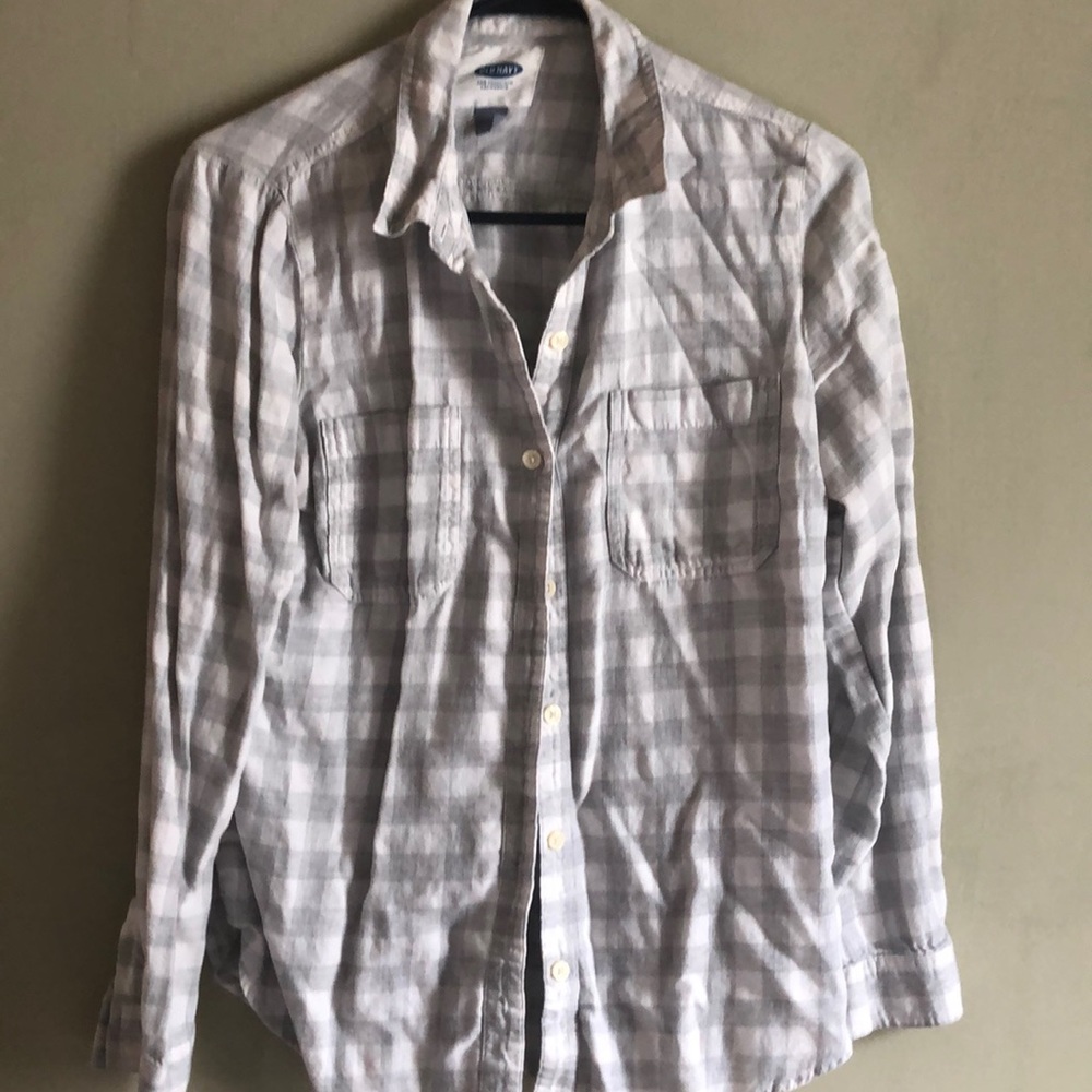 Women’s plaid button down shirt